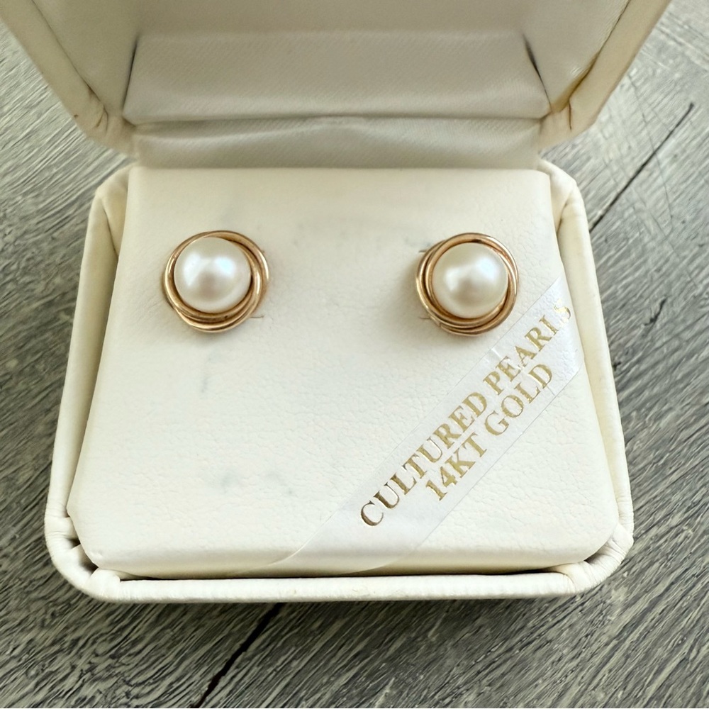 14K Gold Cultured Pearl Love Knot Stud Earrings 7mm